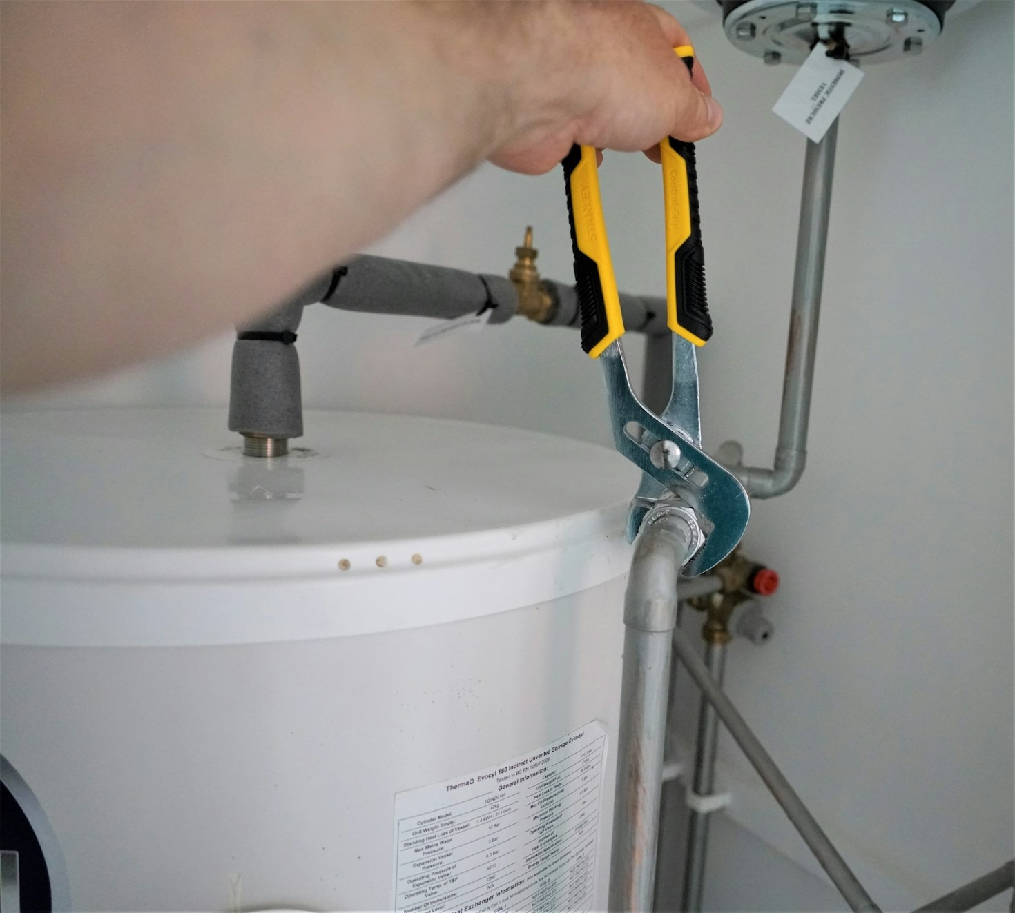 When to Call a Professional for Leaks